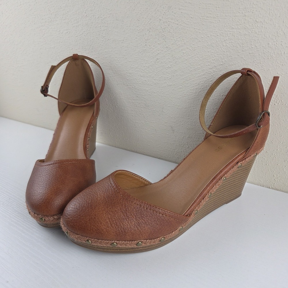 Maurices Bella Studded Brown Faux Leather Ankle Strap Wedge Shoes Women's Sz 9.5